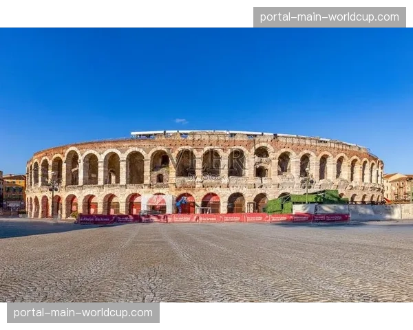 维罗纳发布新款第二客场球衣，设计灵感来源于城市古罗马遗迹