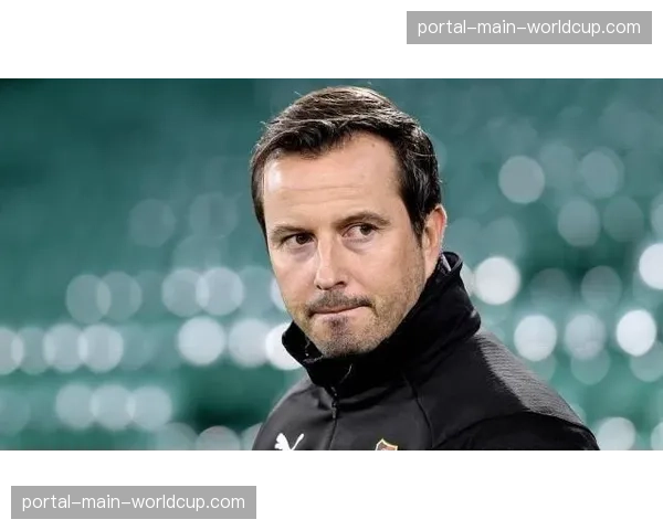 官方:前法国国脚,雷恩主帅斯特凡完成续约 官方:前法国国脚,雷恩主帅斯特凡完成续约